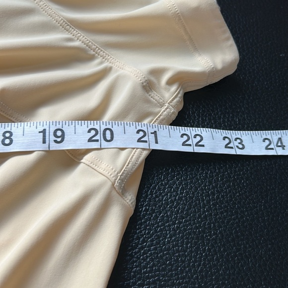 Lululemon Lightweight High Neck Romper Prosecco Open Back Cream Yellow Sz 10 - Picture 14 of 15